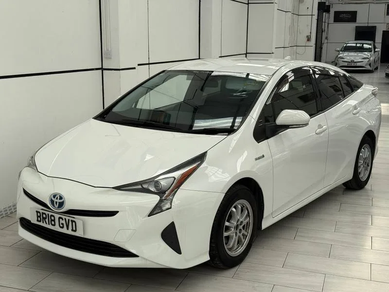 2018 Toyota Prius from HDG Cars stock, illustrating Prius hybrid and plug-in buying choices