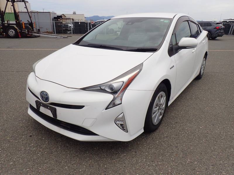 White Toyota Prius from HDG Cars stock, illustrating Japanese-import budgeting