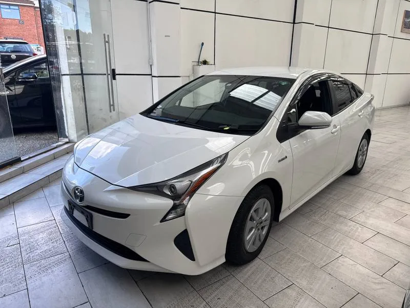 White Toyota Prius from HDG Cars stock, illustrating hybrid-condition checks