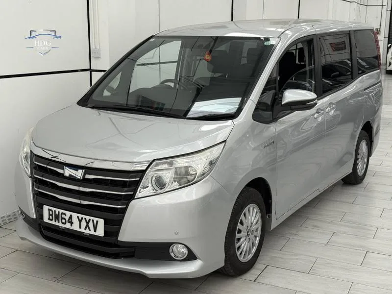 Silver Toyota Noah from HDG Cars stock, illustrating an auction-document buying guide